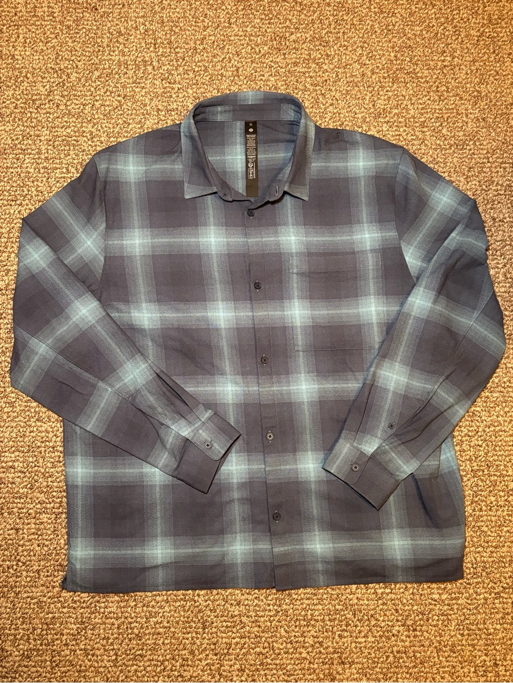lululemon athletica Men's Plaid Button-Down Shirt - Navy & Light Blue